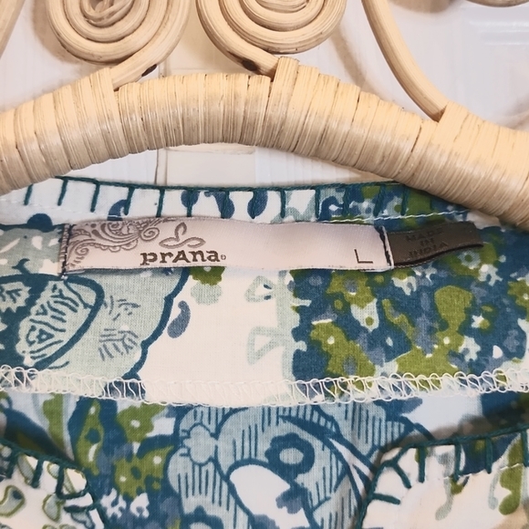 ⭐️Prana cream top with blue and green paisley print size L - Picture 3 of 5